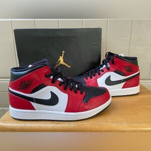 NBW: Nike Jordan 1 Mid Chicago Toe